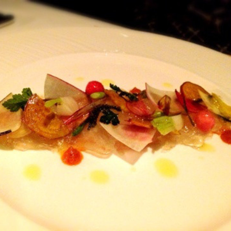 利尻昆布で〆た旬魚のカルパッチョ(ザ·カフェ バイ アマン)