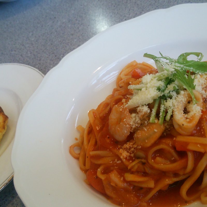 シーフードのトマトソースパスタ(アミアン )