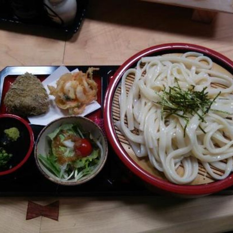 氷見うどんの冷しざる(あらさん )