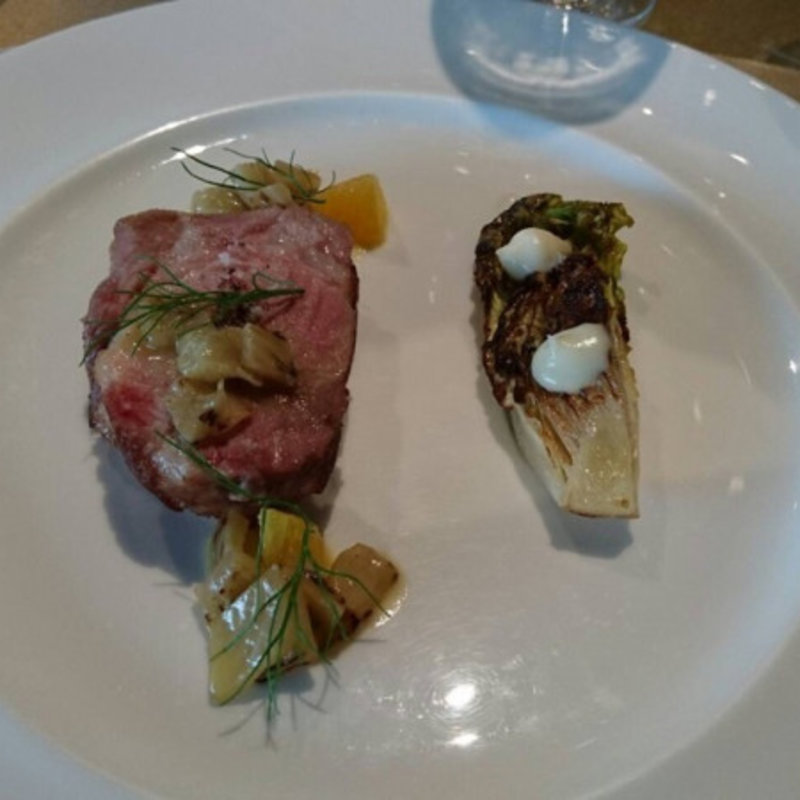イベリコ豚の炭火焼 ロメインレタスのロースト フェンネルとオレンジソース(Armani/Ristorante)