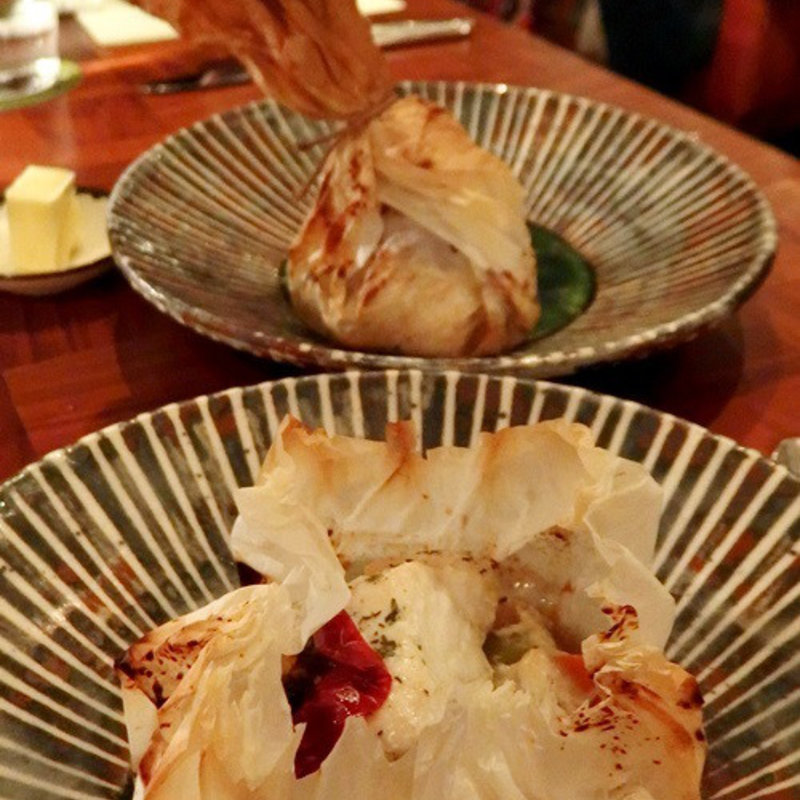 鱸包み焼き　仔牛のジュ　フルーツトマト　ペコロス(BeBu （ビブ）)