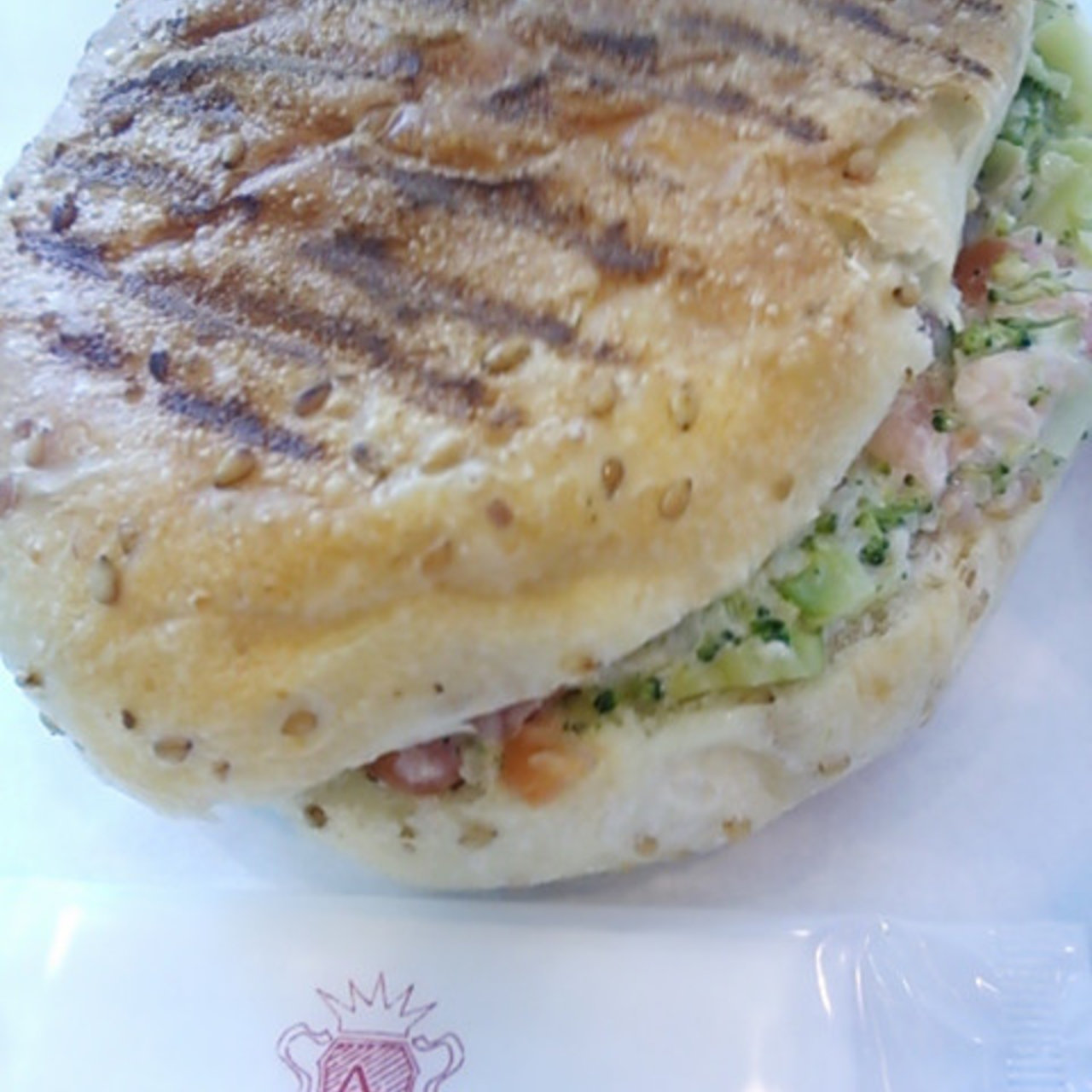 サルモーネ(サーモン&ブロッコリー)パニーニ(アンティコカフェ アルアビス 六本木ヒルズ店)の口コミ一覧 おいしい!が増えるグルメアプリ