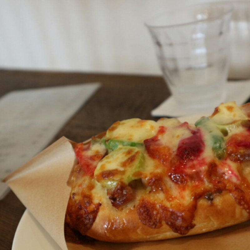 ベーコンと野菜のピザ(iijima coffee)