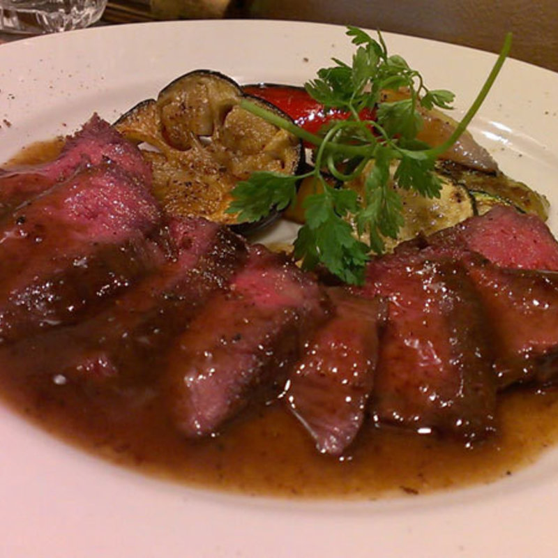 牛ハラミのレアステーキ～フォンドヴォーソースで～(桜ノ宮 EDEL （サクラノミヤ エーデル）)