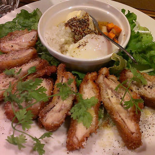 鶏もも肉のカツレツ～特製タルタルソース添え～(桜ノ宮 EDEL （サクラノミヤ エーデル）)