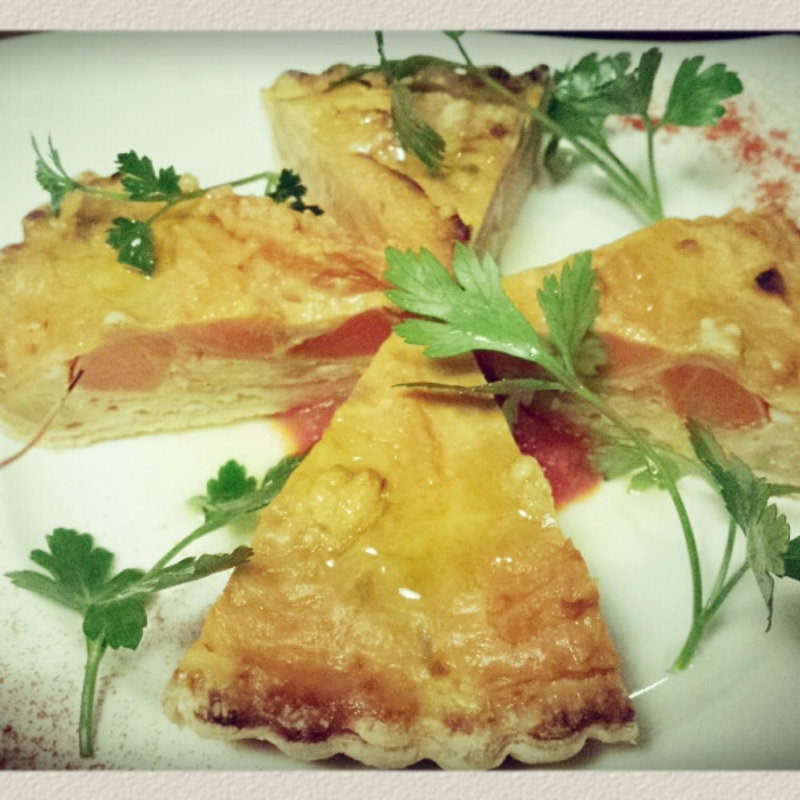 キッシュ(イタリアンバルワインと泡の店33)