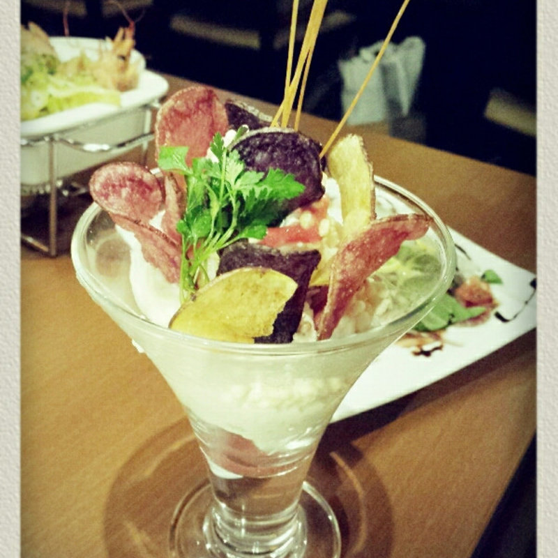 ゴルゴンゾーラとポテトサラダのパフェ仕立て(イタリアンバルワインと泡の店33)