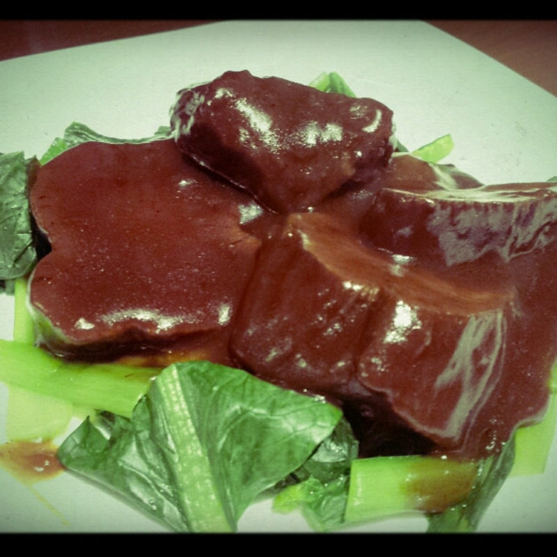 タンの赤ワイン煮こみ(イタリアンバルワインと泡の店33)