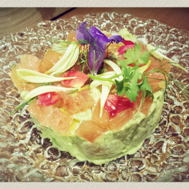 海老とアボカドのタルタル(イタリアンバルワインと泡の店33)