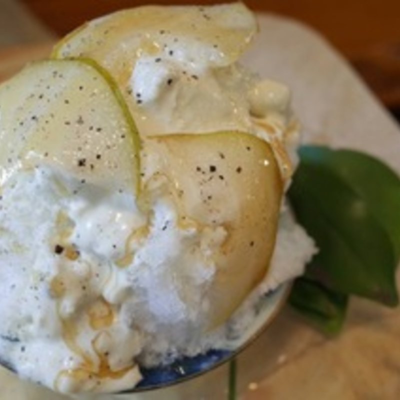 洋梨のパンケーキ ホットカスタードソース(いちょうの木 )