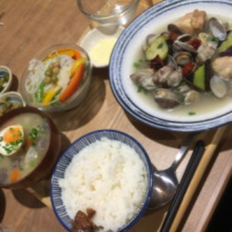 鶏肉とあさりのしょうゆバター炒め定食(いっかく食堂 天神店)