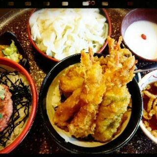 ミニ海老3本天丼とミニネギトロ丼とミニうどんのトリオセット(いっちょう 上田秋和店 )