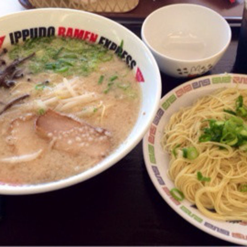 元祖博多とんこつ(イップウドウ ラーメン エクスプレス 越谷レイクタウン店 （IPPUDO RAMEN EXPRESS）)