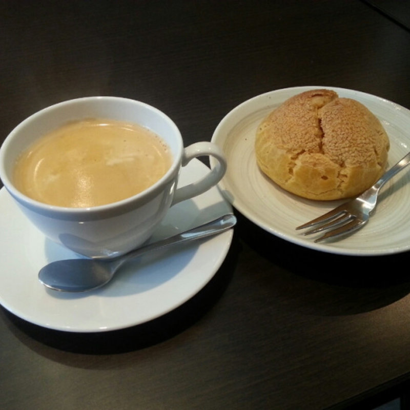 シュークリーム(イッフォトント （hijo-tonto）)