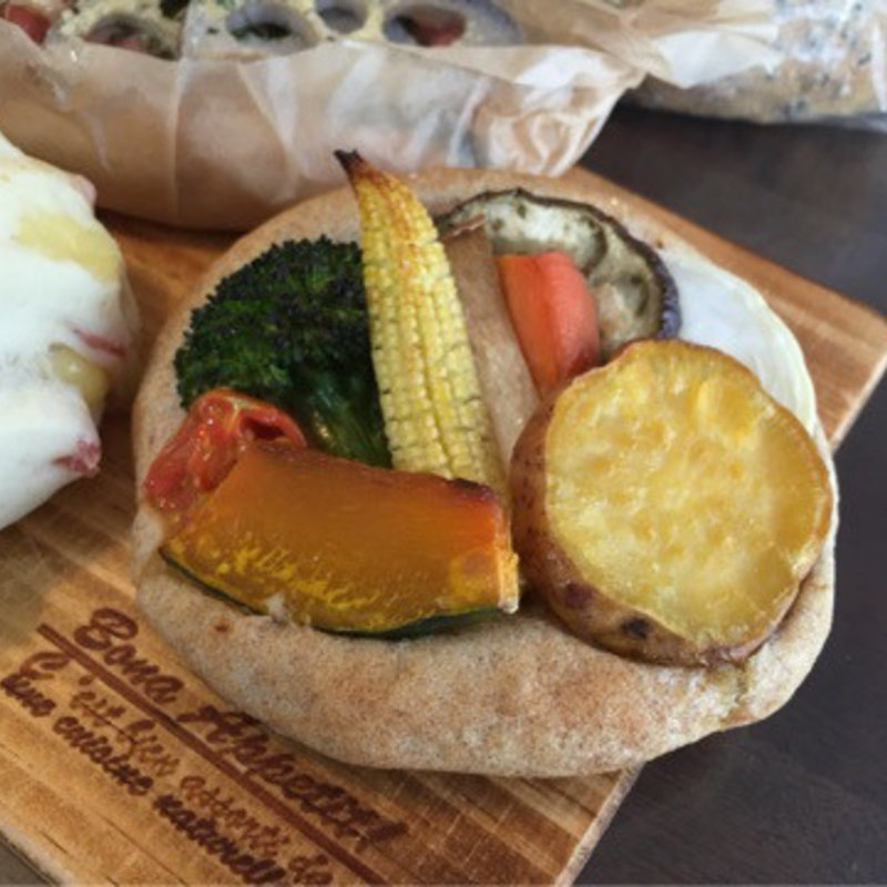 野菜たっぷりオープンカレーパン(ブーランジェリー イドゥン Idunn)