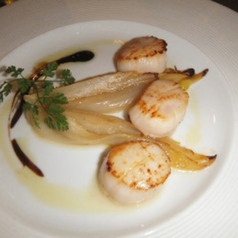 帆立とアンディーブのソテーオレンジ風味(イル フューメ （Il Fiume）)