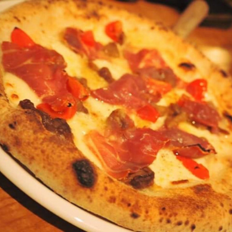 ポリチーニ茸のピザ(イル ランポ （IL LAMPO）)