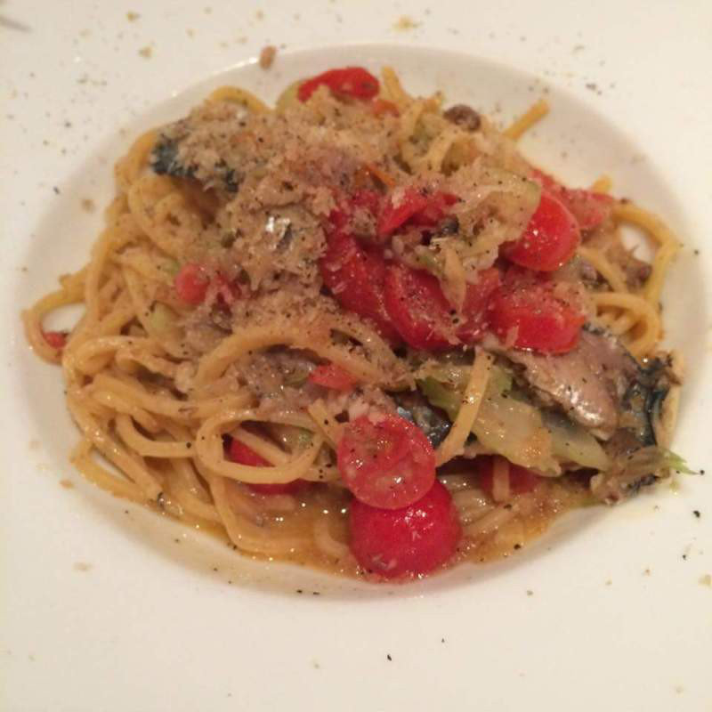 鰯とトマトのリングイネ(イルベッカフィーコ （IL BECCAFICO）)