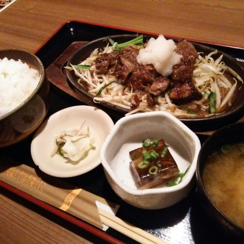 鉄板サイコロステーキ御膳(いろはにほへと)