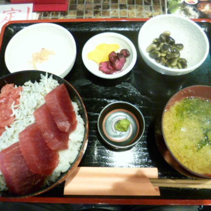 鮪中落ちしらすの三種丼セット(ヴァカンス)