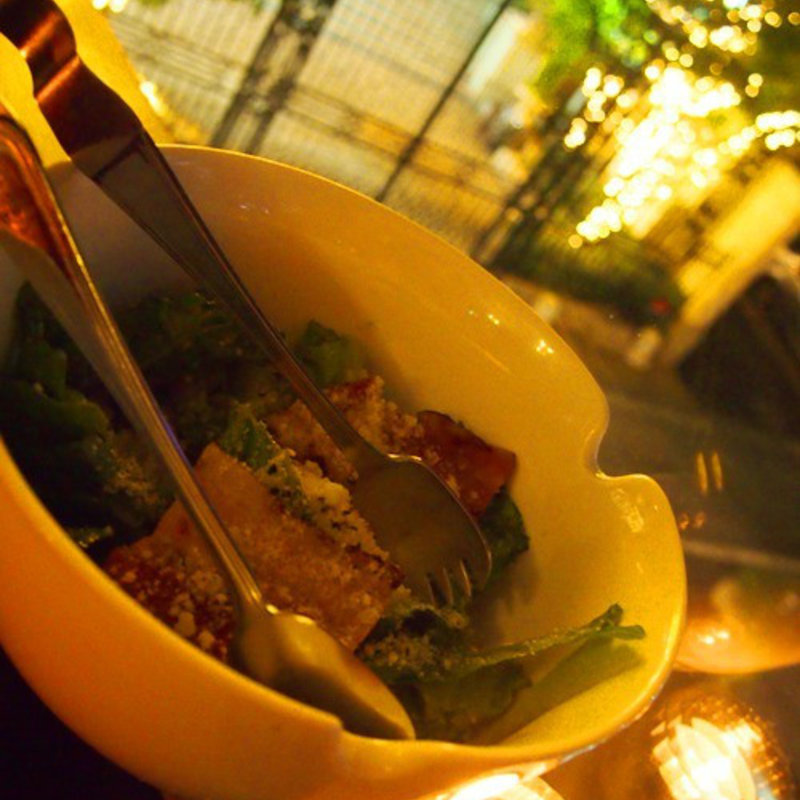 厚切りベーコン温玉入り シーザーサラダ(ヴィーノボーノ （VINO BUONO）)