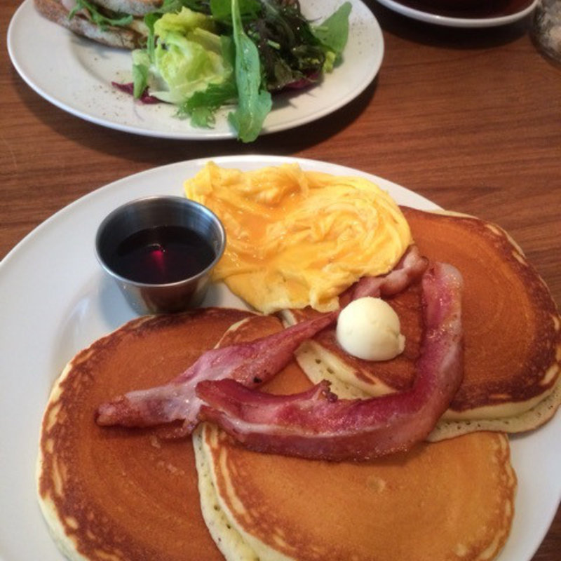 バターミルクパンケーキ
ベーコン・エッグ付(WEST WOOD BAKERS)