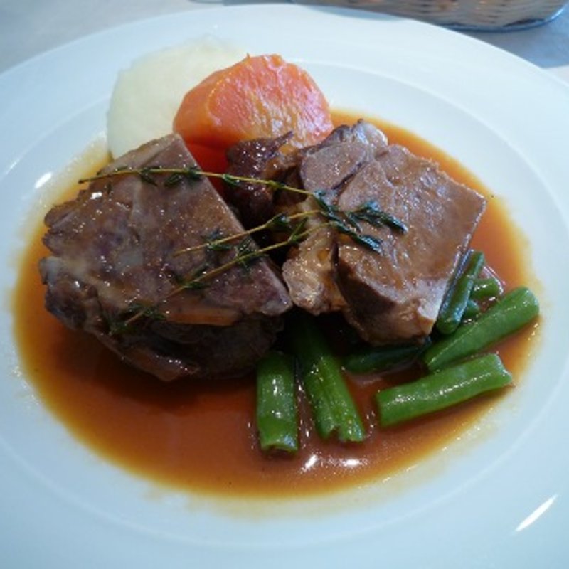 ランチコース  羊の赤ワイン煮込み(ヴェルヌイユ)