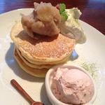桜のパンケーキ(uzna omom 原宿本店)