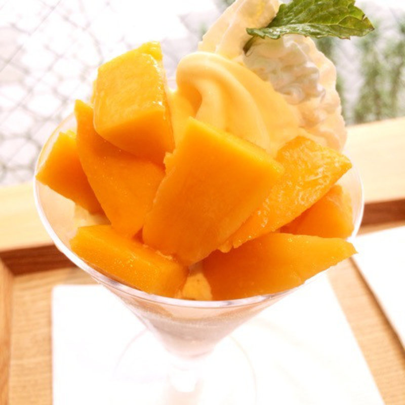 宮崎産マンゴーパフェ(ウッドベリーズ マルシェ)