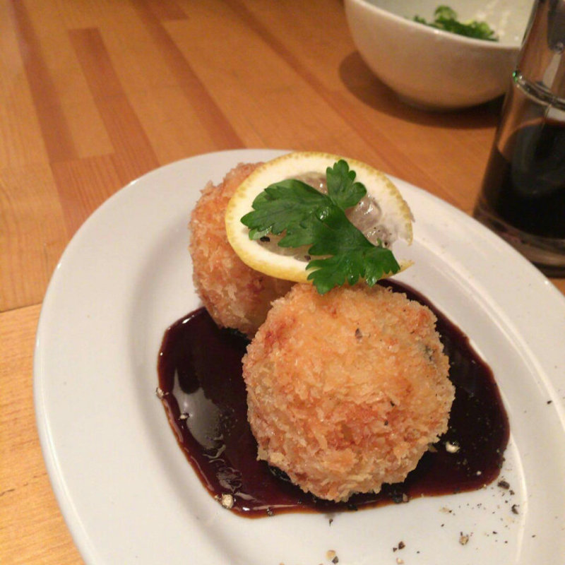 クリーム&ゴルゴンゾーラコロッケ(ウトガリア)