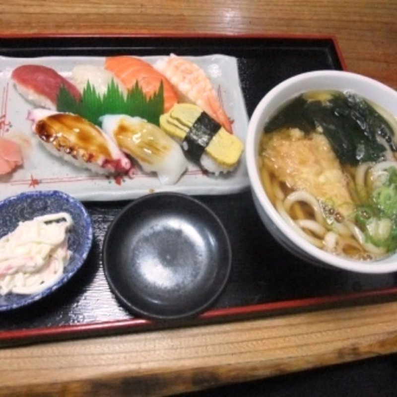 寿司セット(うどんの前田 四天王寺本店)