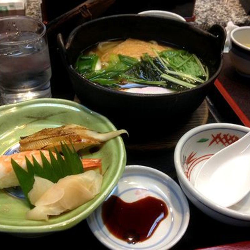 鍋焼きうどんと にぎり二カン(うどんの庄 住吉 （すみよし）)