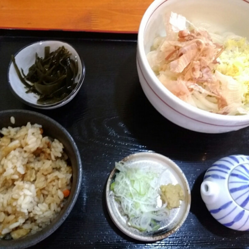本かえしうどん+味ごはん(うどんやこいけ )