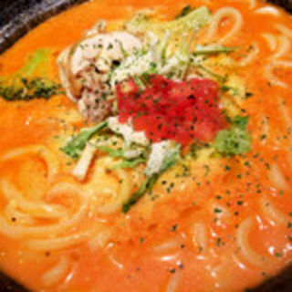 鶏とたっぷり野菜のトマトクリームスープうどん(うどん伊呂波)