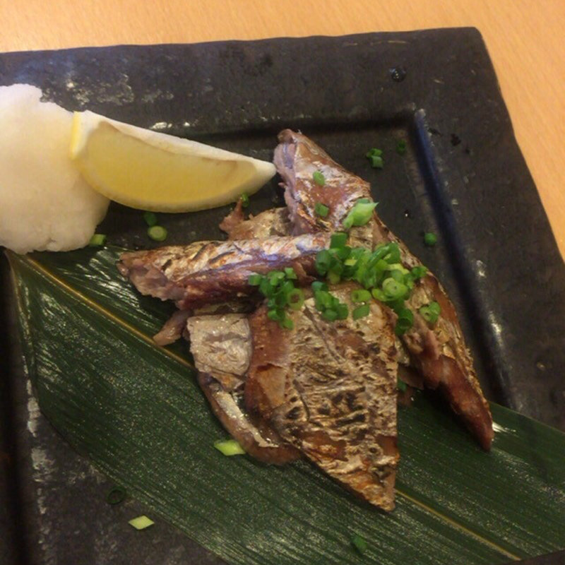 枕崎から取り寄せたかつおの腹皮(かくれ酒場 うどん大學)