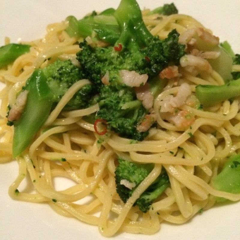 パンチェッタとブロッコリーのオイルパスタ(ウナボルタ （Una Volta）)