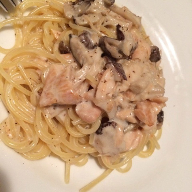 鮭とキノコのクリームパスタ(ウナボルタ （Una Volta）)
