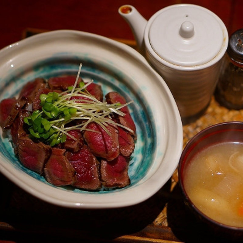 ステーキ丼(うまこだ)