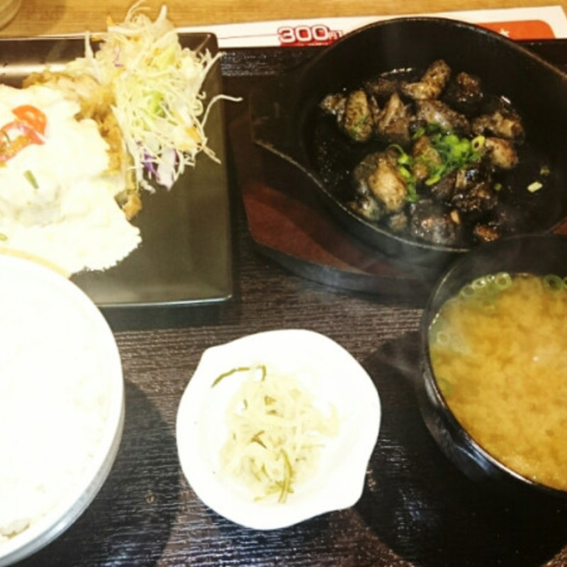 チキン南蛮と地鶏炭火焼き(うめっちゃが食堂 福岡パルコ店)