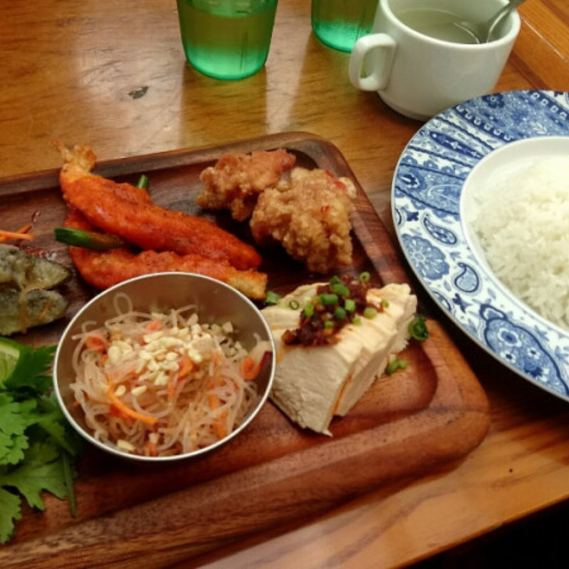 アジアンMIXプレート(エー＆ピー　ウィズ　テラス （A＆P with terrace）)