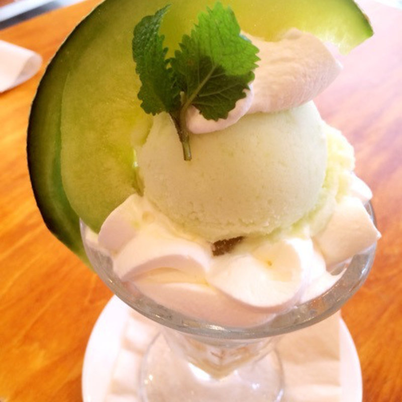 メロンパフェ(パティスリー エーケーラボ)