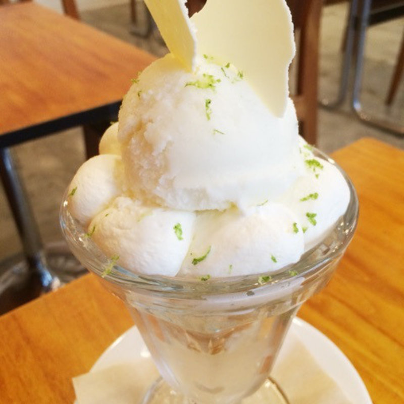 平兵衛酢（へべす）のパフェ(パティスリー エーケーラボ)