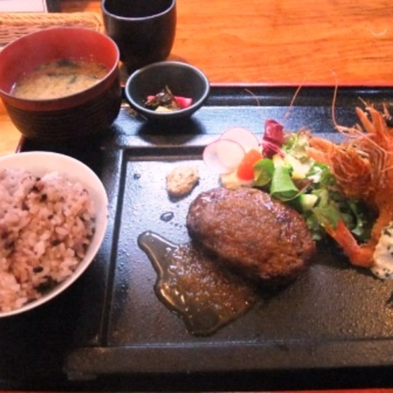 国産牛ハンバーグと天使エビフライ昼膳(和洋折衷 旬料理 エイトバース)
