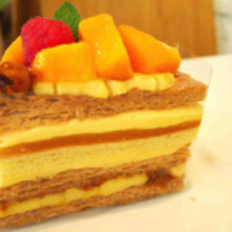 マンゴーのミルフィーユ(パティシエ エス コヤマ)