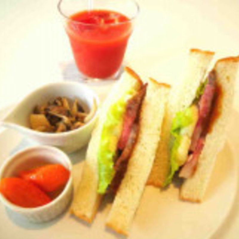 三田牛を使ったローストビーフサンド(パティシエ エス コヤマ)