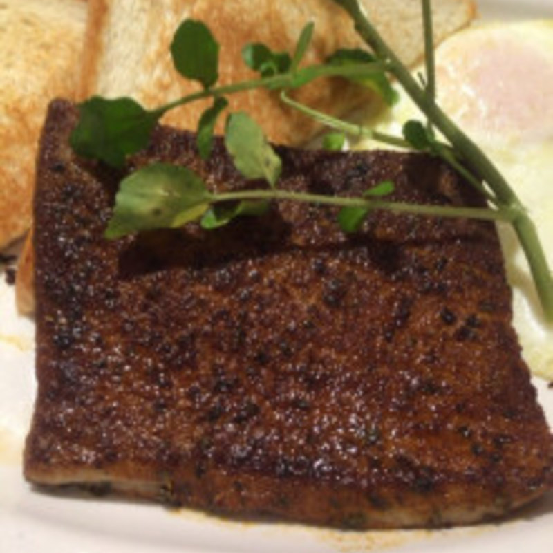 アヒ（マグロ）のステーキ `n エッグス(Eggs 'n Things 福岡天神店)