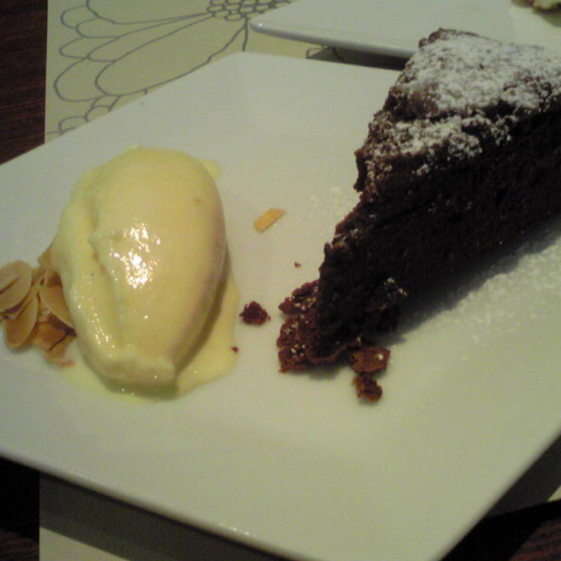 デザート（ガトーショコラ）(エノテカ・オルモ・デル・カウカソ （ENOTECA Olumo del Caucaso）)