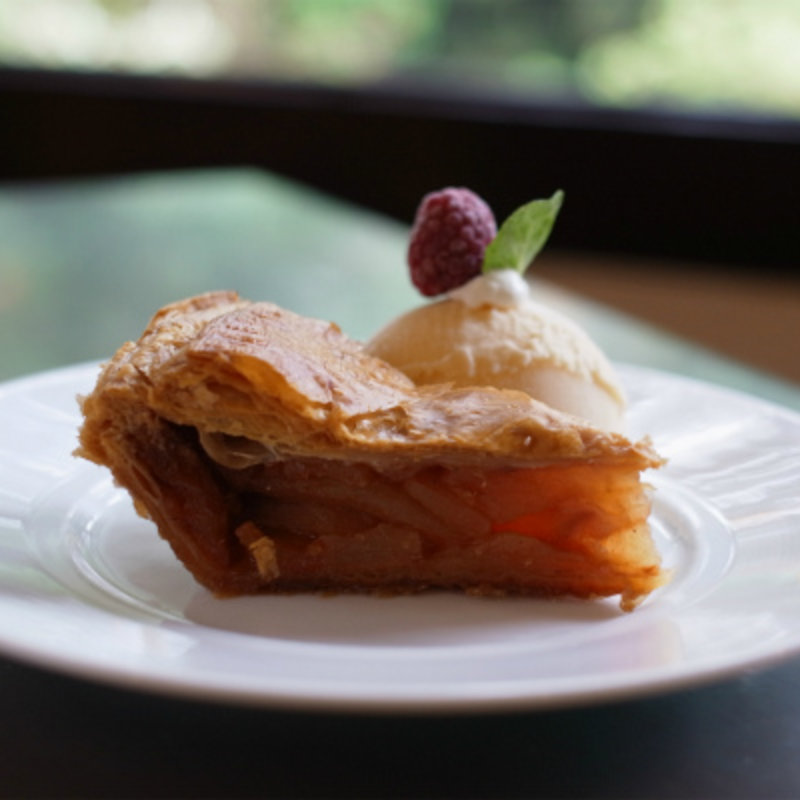 「アップルパイ　ア ラモード」と紅茶のセット(オーキッド （ORCHID）)