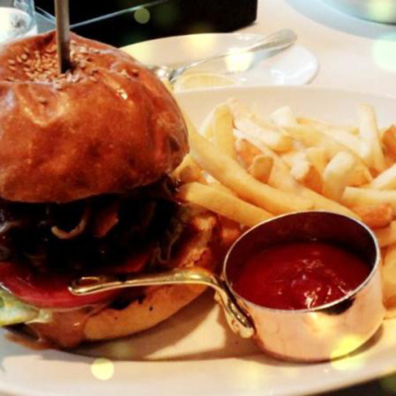 ハンバーガー(ステーキハウス オークドア)