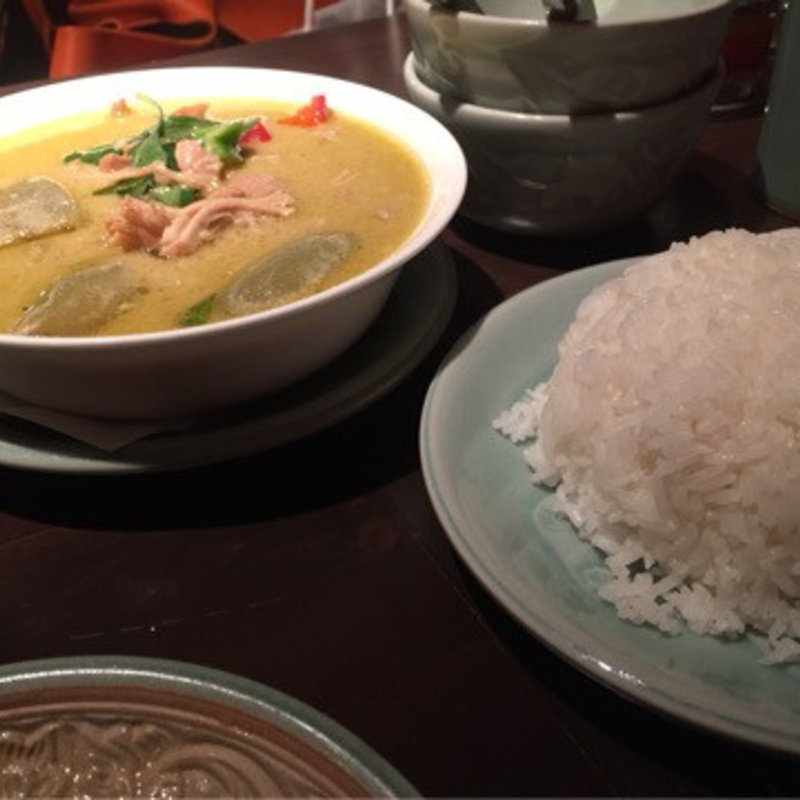 ゲーン・キィオ・ワン/鶏肉ゴロゴロ入りグリーンカレー(タイの食卓 オールドタイランド 飯田橋店)
